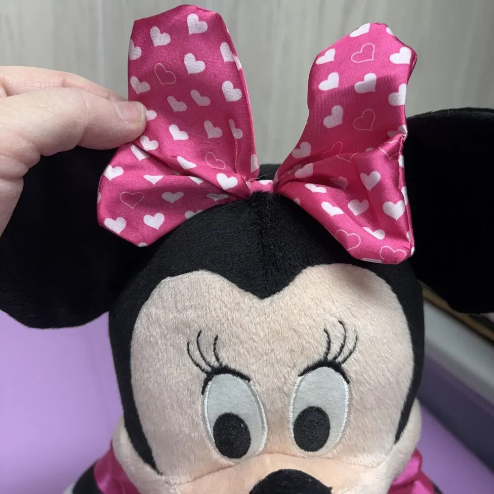 Disney Minnie Mouse Valentine plush pink dress bow Red heart New in box kid toy